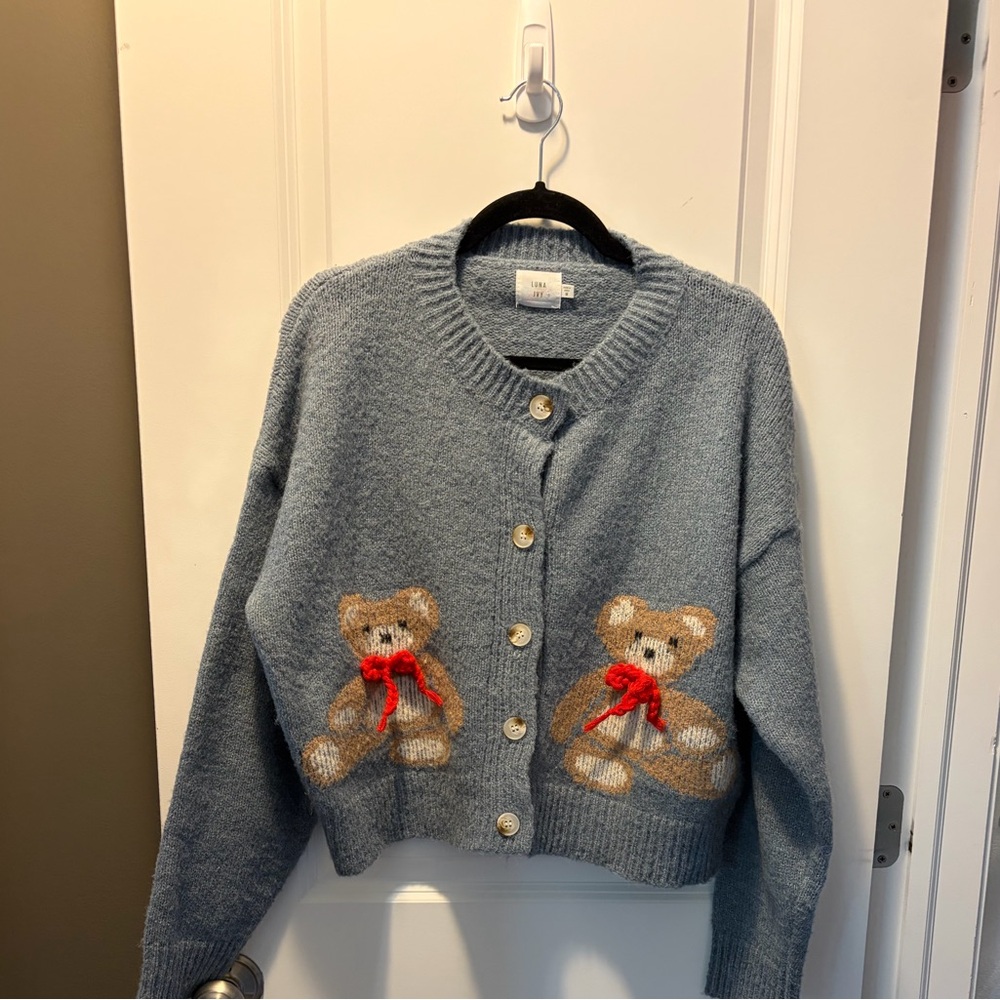 Medium Luna Ivy Blue Crop Cardigan with Teddy Bear Design